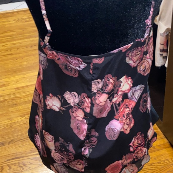 Guess black and flower detail blouse. - Picture 4 of 5